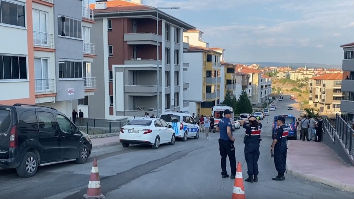 Bo�anma a�amas�ndaki �ift yang�n ��kan evde �l� bulundu! �arp�c� cezaevi detay�