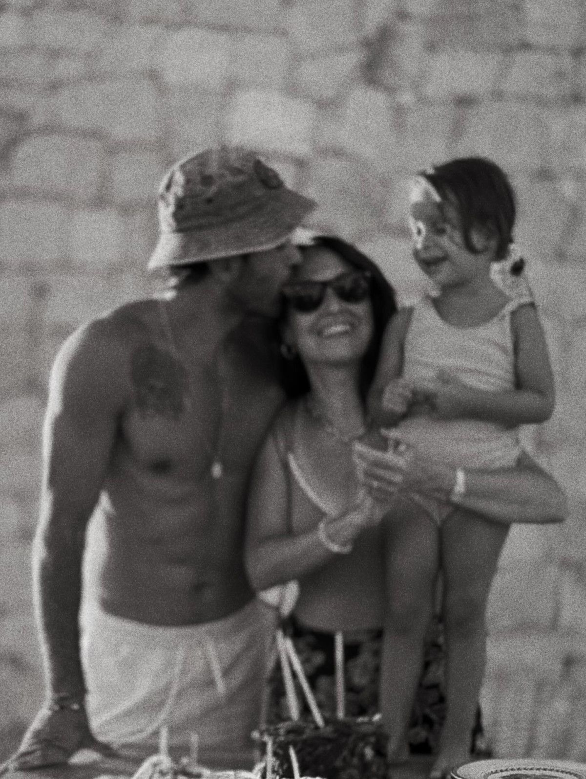 Gupse �zay ve Bar�� Ardu�'tan yeni kare! Aile foto�raflar� �ok be�enildi