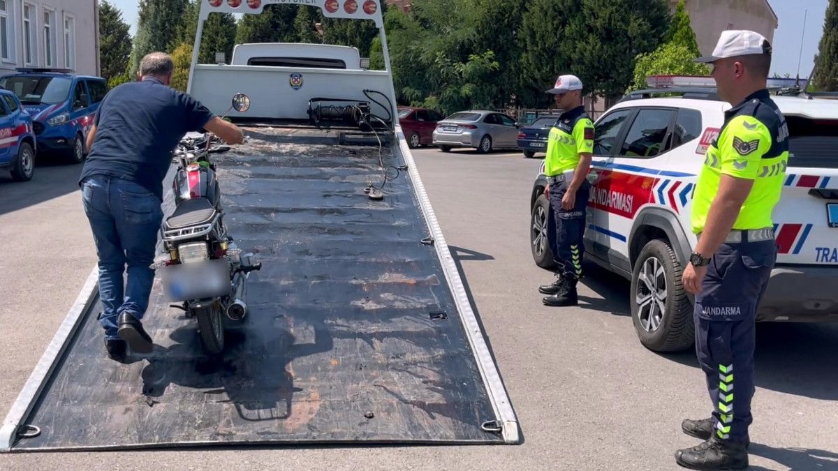 Sakarya'da tehlike sa�an motorcuya a��r ceza