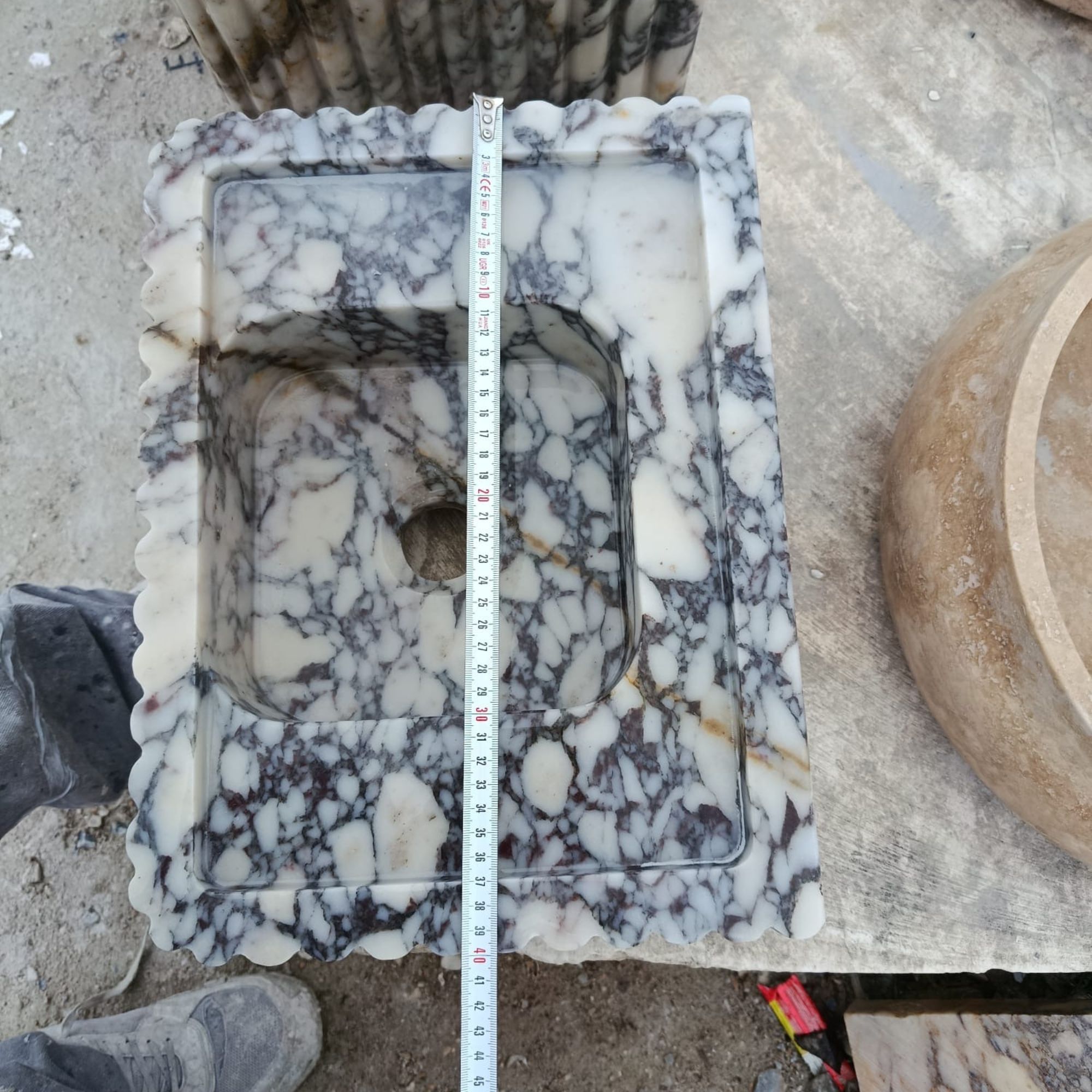 🔥 Custom Calacatta Marble Double Sink – Luxury Meets Design Hand-carved from a single block of real Calacatta marble, this stunning double sink set features bamboo-style detailing and works as both a wall-mounted or countertop installation. Perfect for luxury bathrooms, yachts, hotels, cafes, and modern interiors.  📐 15.75" x 11.81" x 5.91" – Approx. 30kg each 📦 Ships worldwide in insured wooden crates 🎯 Fully customizable to your design vision  🛒 Order yours now 👉 https://marblesinkco.etsy.com/listing/1893484437/calacatta-marble-double-sink-set-hand