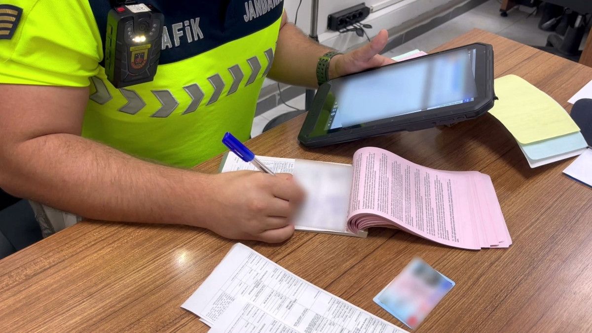 Sakarya'da tehlike sa�an motorcuya a��r ceza